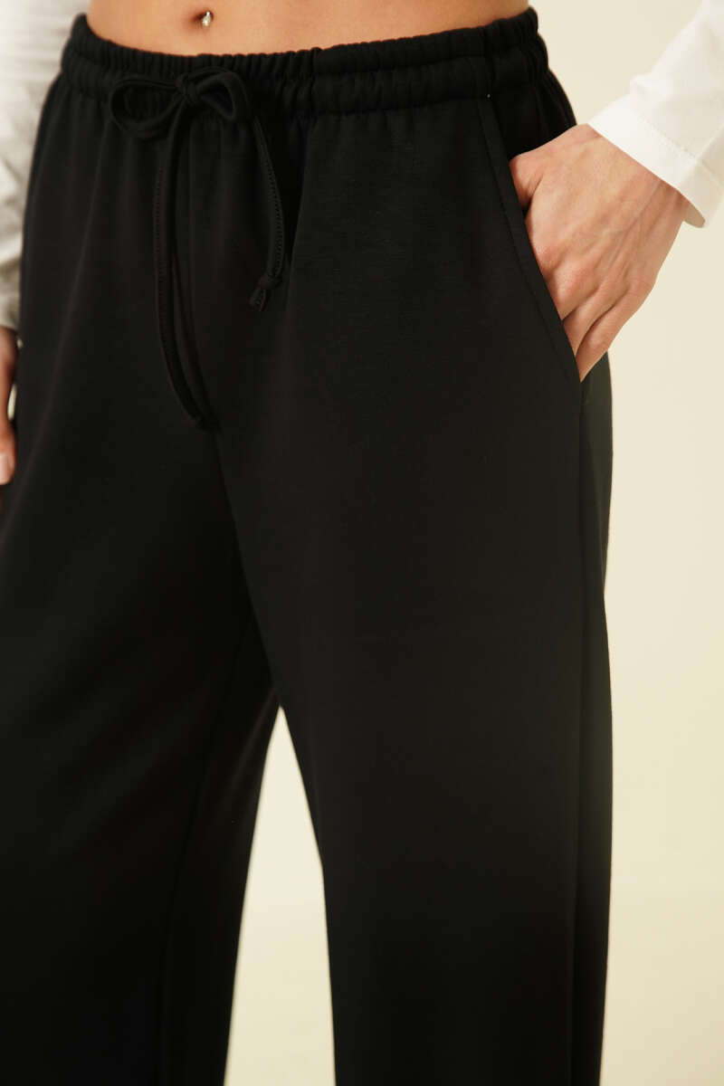 Wide-Leg Loycha Pants with Pockets - Black