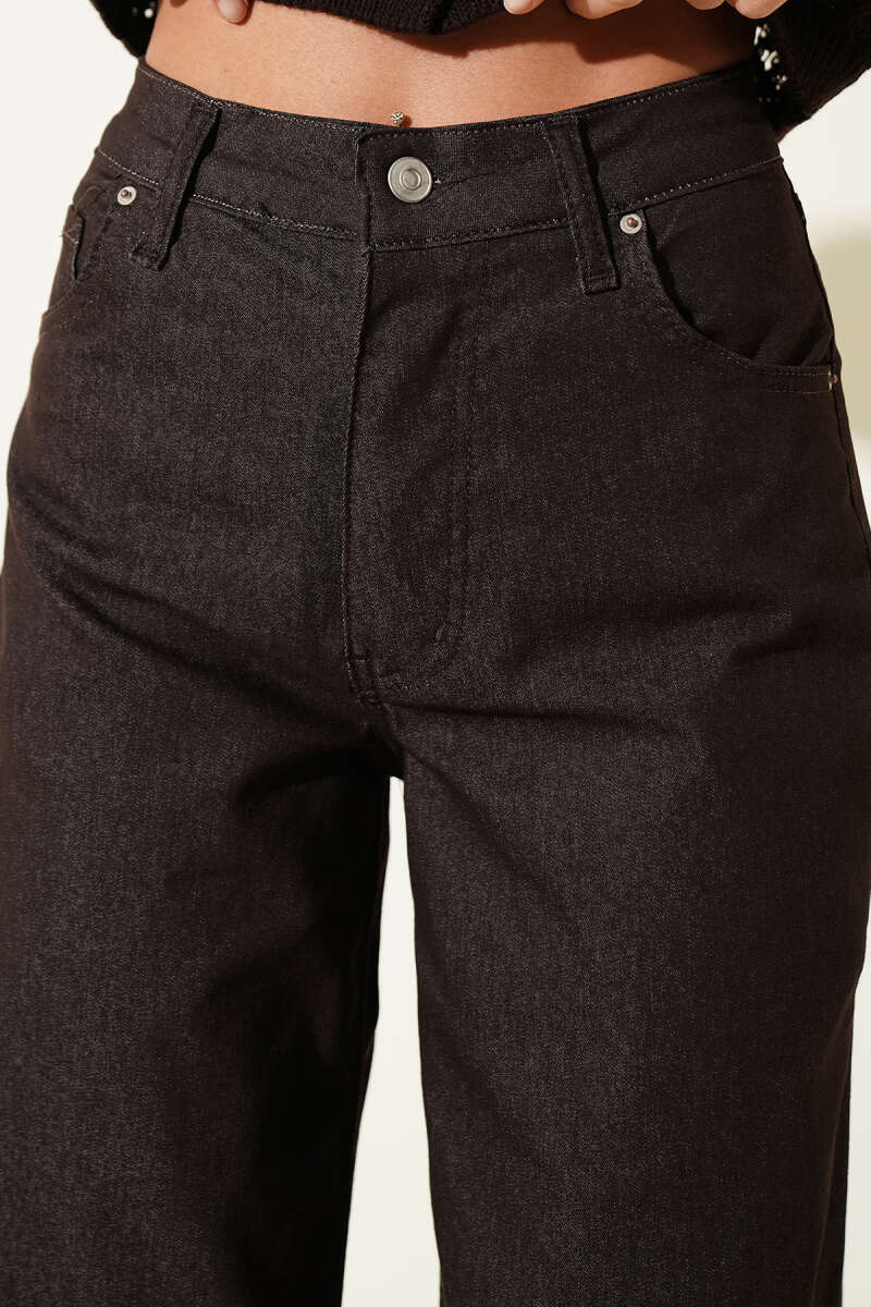 Wide-Leg Button Jeans - Brown