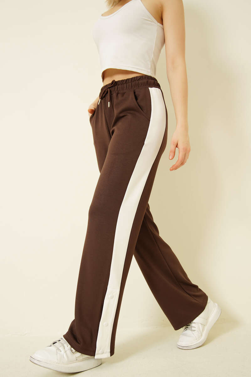 Snap-Button Loycha Pants with Wide Stripe - Brown