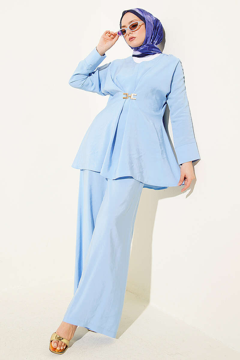 V-Neck Modal Two-Piece Set with Gold Accessory - Light Blue