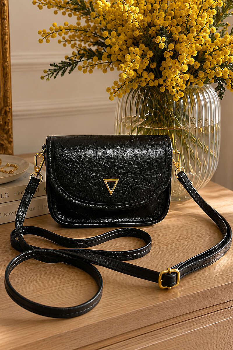 Magnetic Bag with Gold Detail - Black