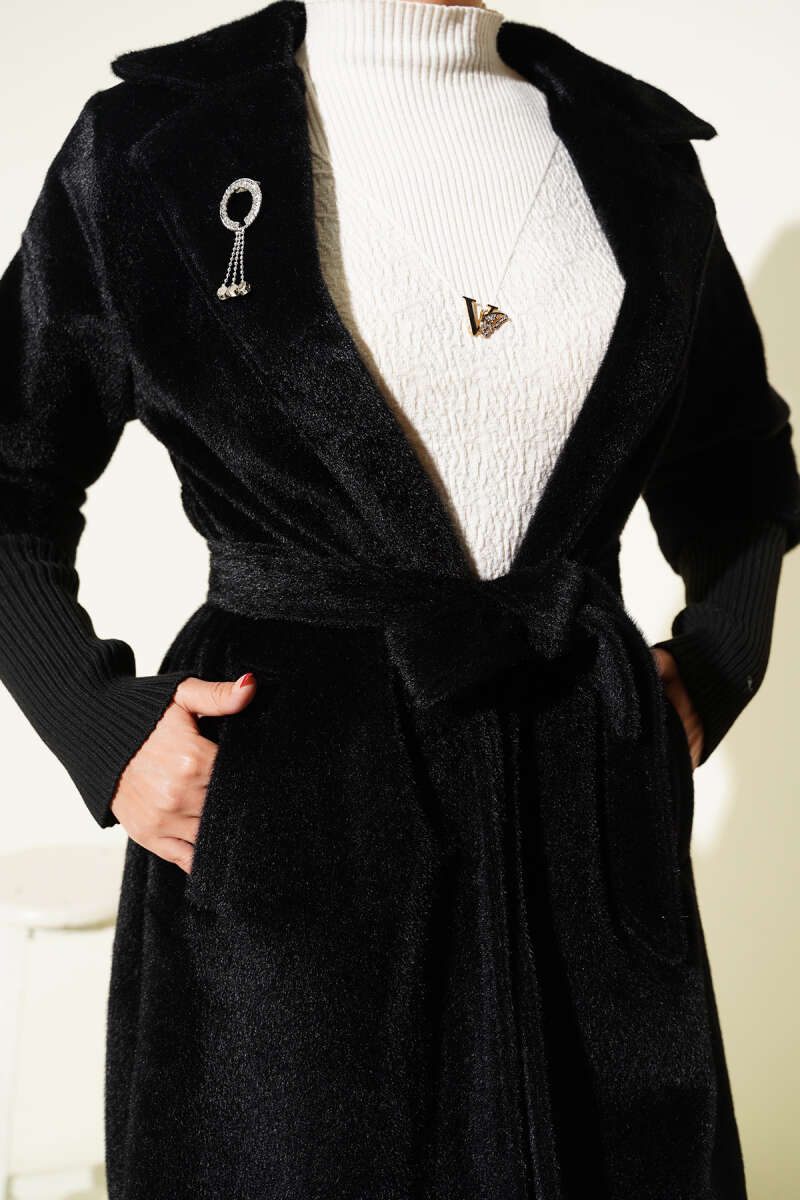 Goldfox Coat with Ribbed Cuffs - Black