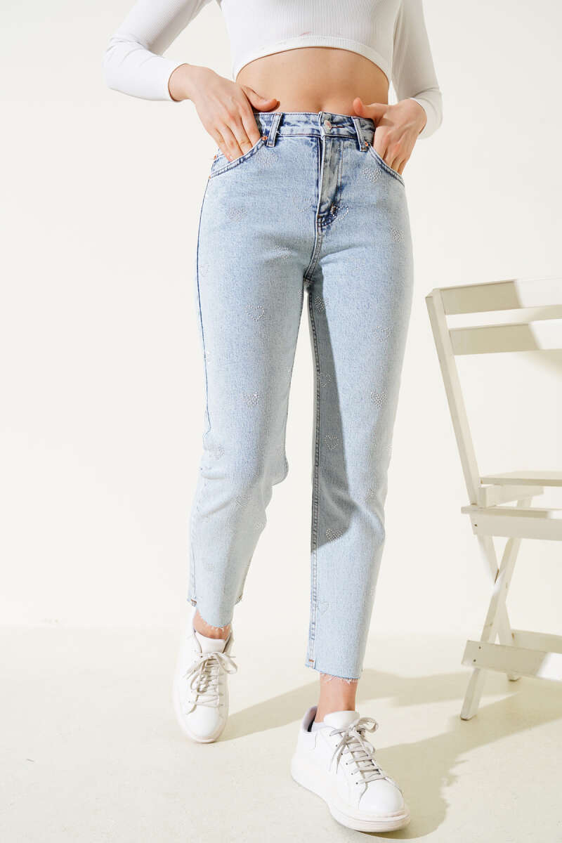 Cropped Slim Jeans with Heart Stones - Light Wash