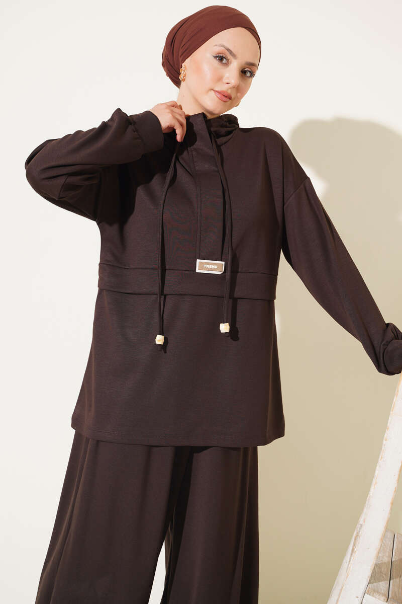 Hooded Two-Piece Set with Emblem - Brown