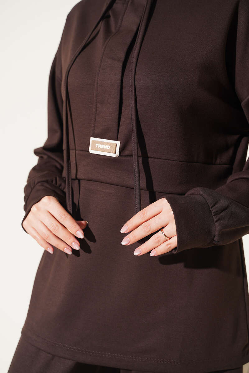 Hooded Two-Piece Set with Emblem - Brown