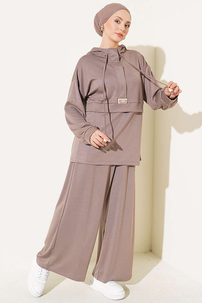Hooded Two-Piece Set with Emblem - Mink