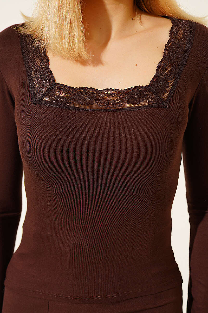 Square Lace-Collar Blouse - Brown