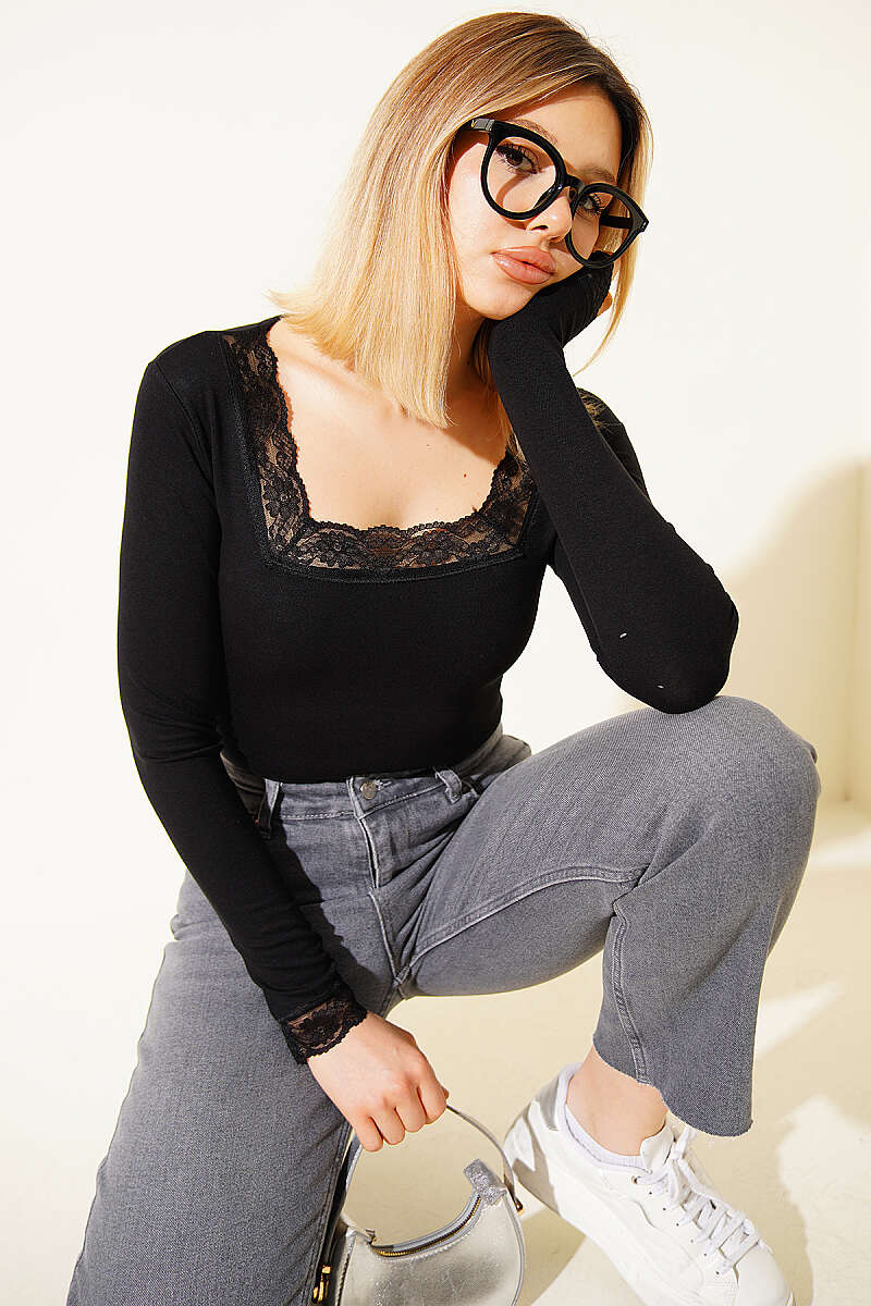 Square Lace-Collar Blouse - Black