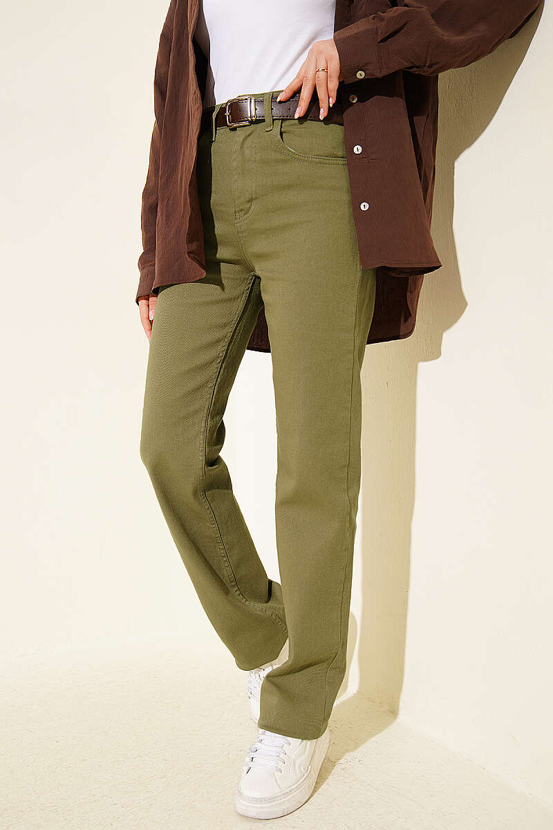Belted Straight-Leg Jeans - Khaki