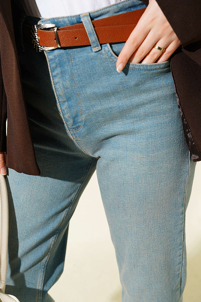 Belted Mom Jeans - Light Tint