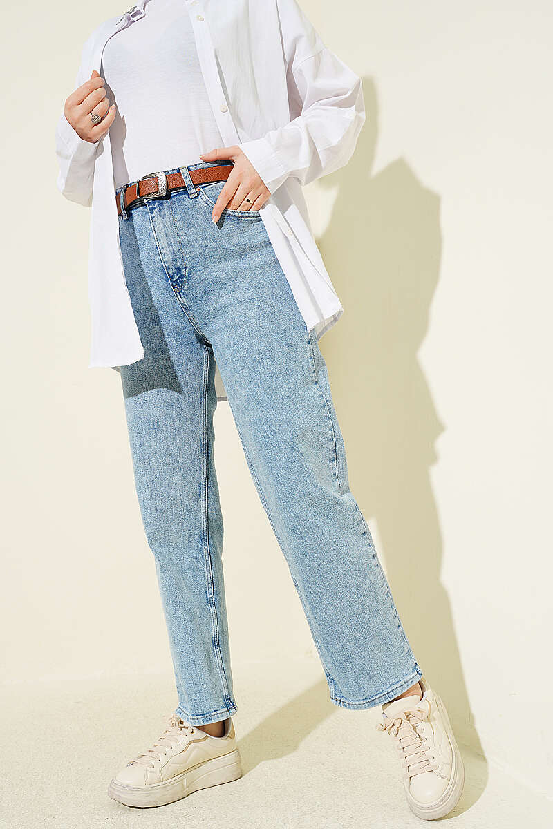Belted Mom Jeans - Light Wash