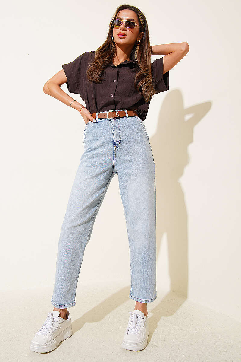 Belted Mom Jeans - Light Wash