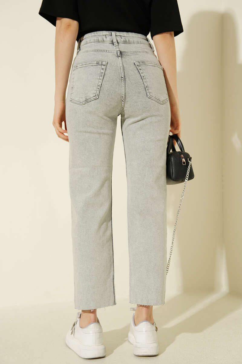 Cropped Straight-Leg Button Jeans - Light Wash