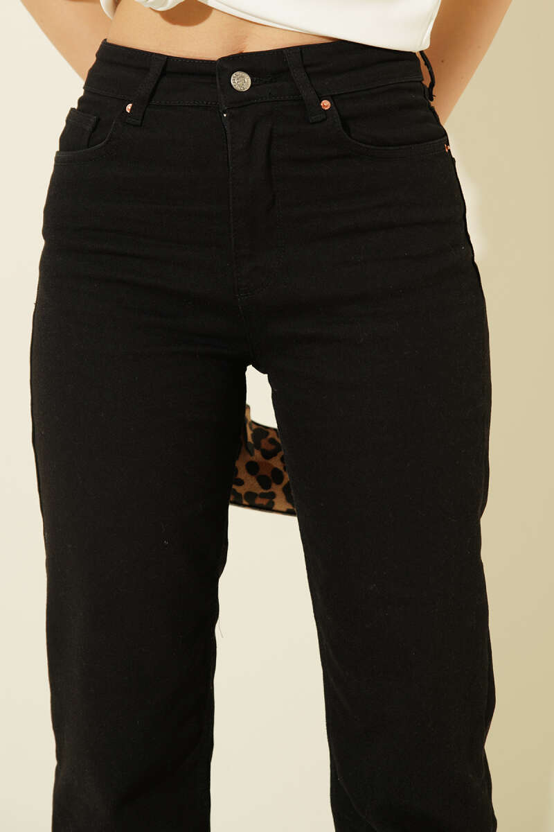 Cropped Slim-Leg Button Jeans - Black