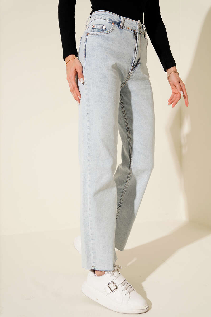 Cropped Slim-Leg Jeans - Light Wash