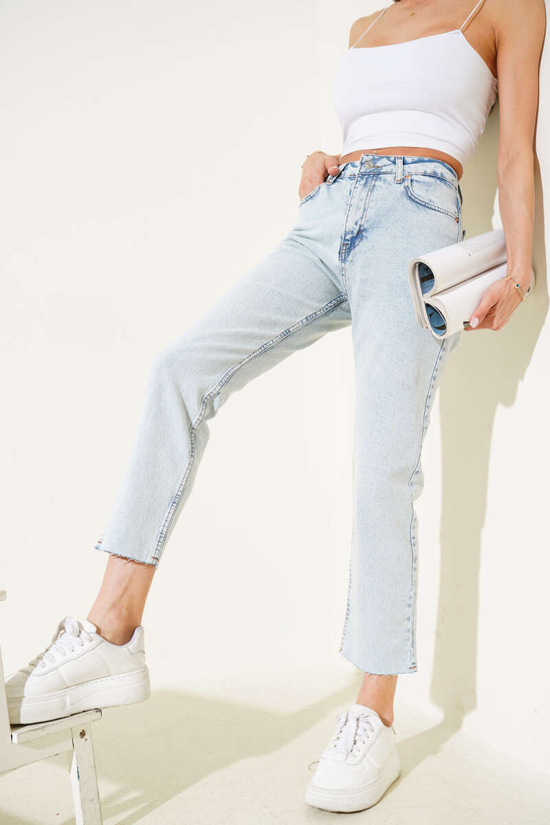 Cropped Slim Mom Jeans - Ice Blue
