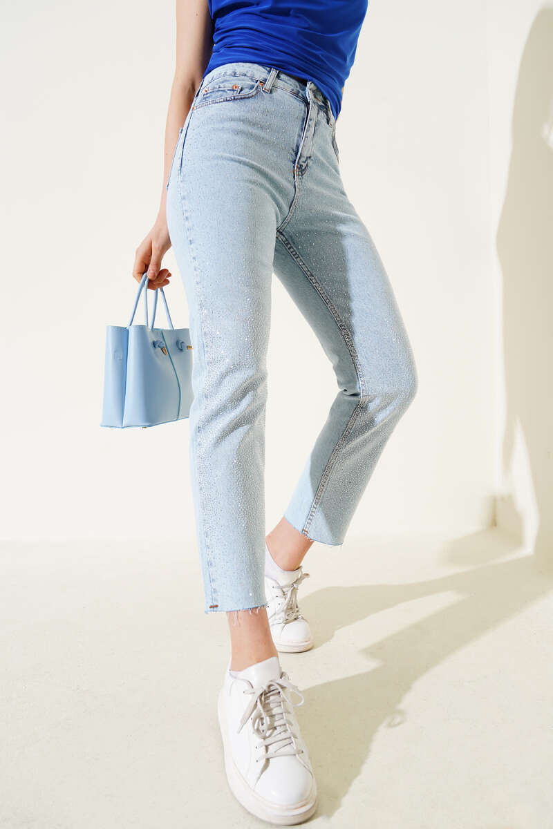 Cropped Slim-Leg Jeans with Stones - Light Wash