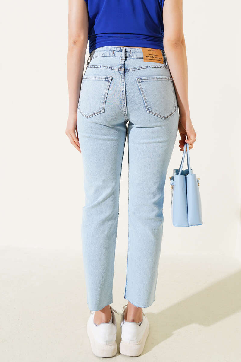 Cropped Slim-Leg Jeans with Stones - Light Wash