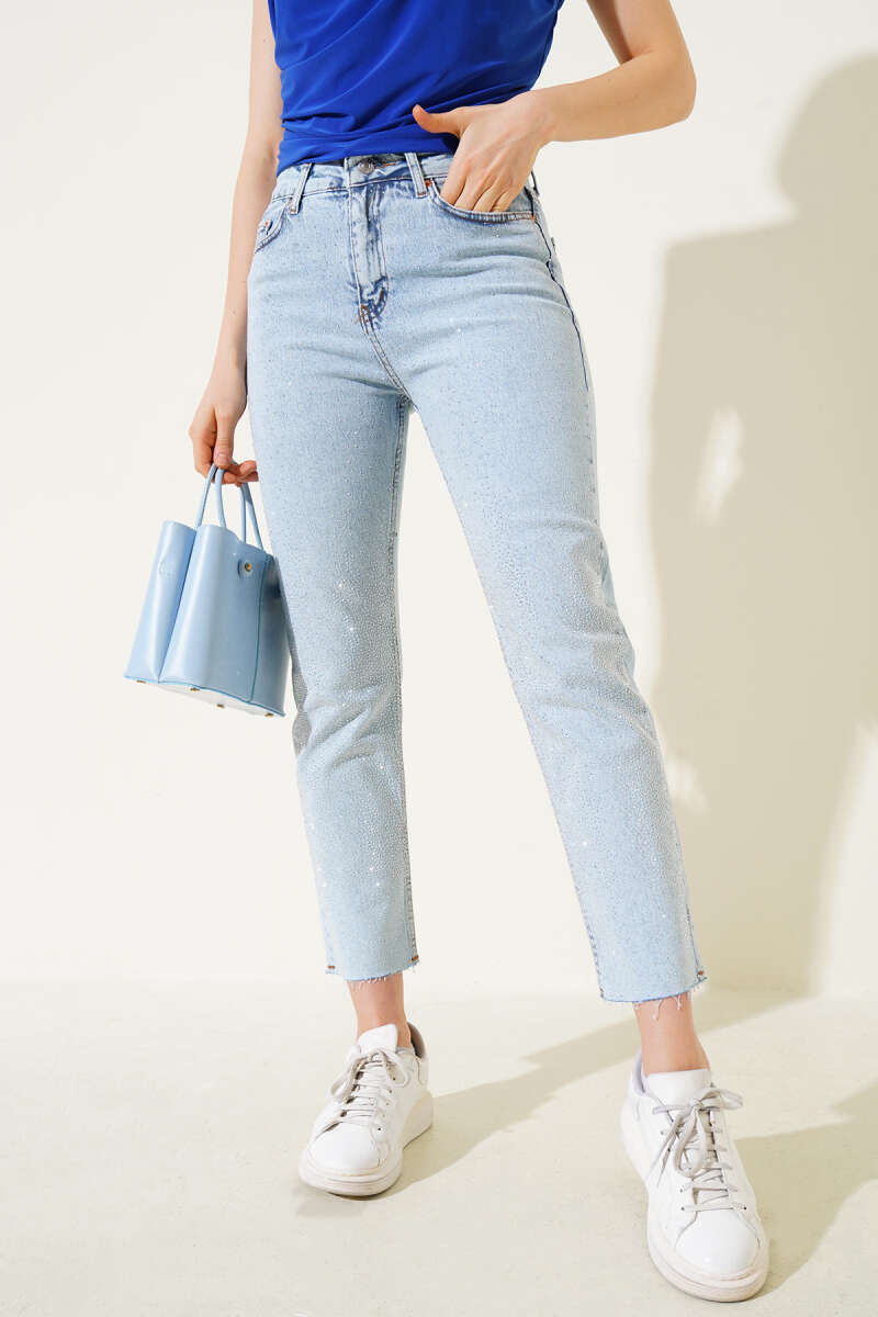 Cropped Slim-Leg Jeans with Stones - Light Wash
