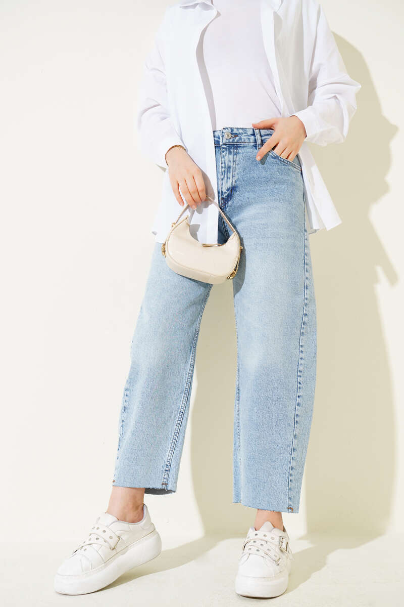 Cropped Baggy-Fit Jeans - Light Wash