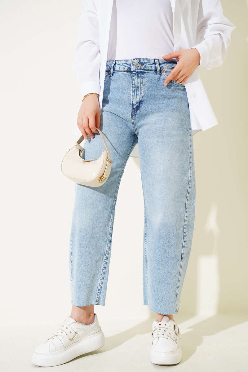Cropped Baggy-Fit Jeans - Light Wash