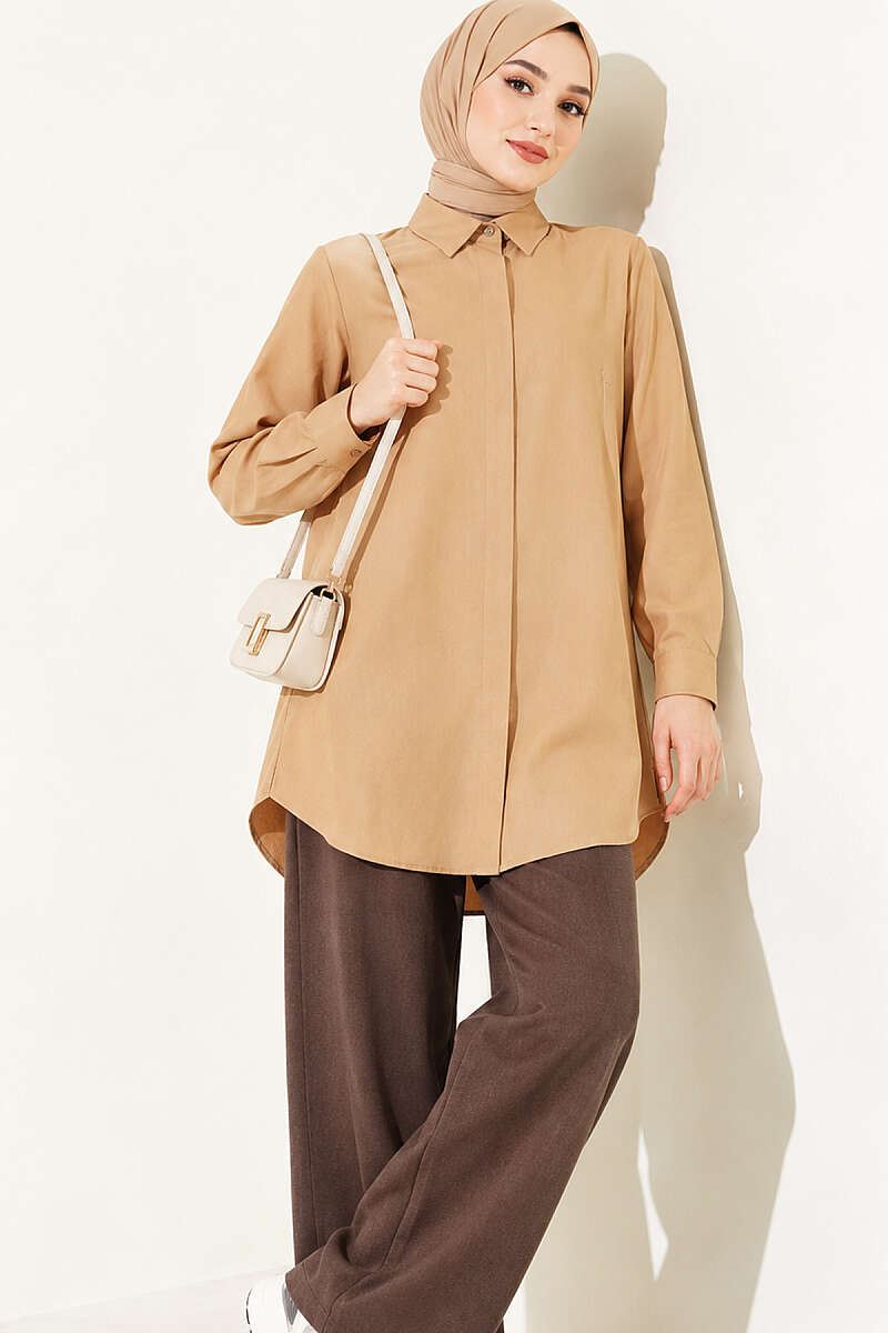 Classic-Collar Curved-Hem Shirt - Milk Coffee