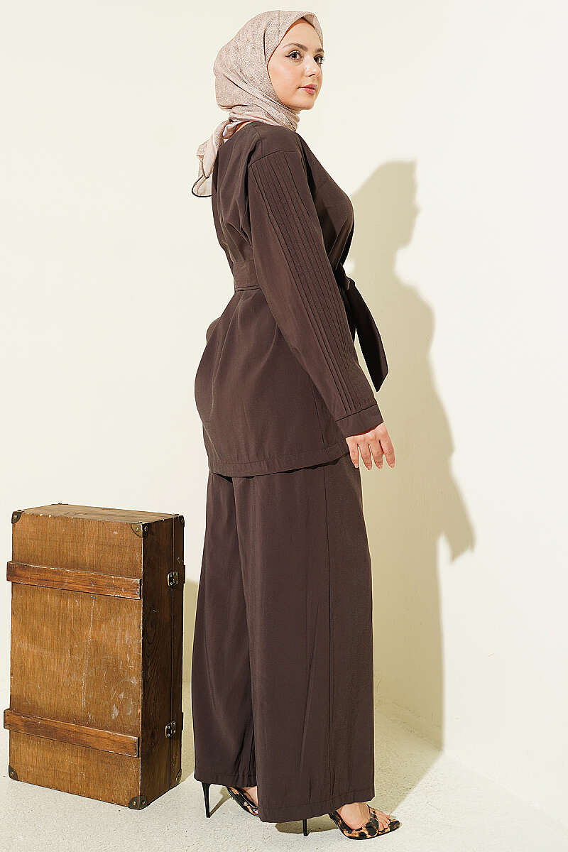 Two-Piece Set with Pleated Sleeves and Gold Buttons - Dark Brown