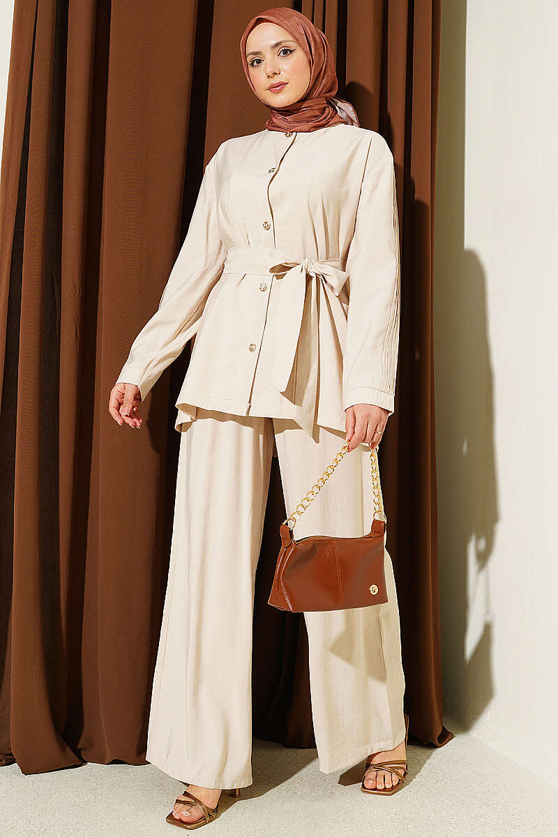 Two-Piece Set with Pleated Sleeves and Gold Buttons - Beige