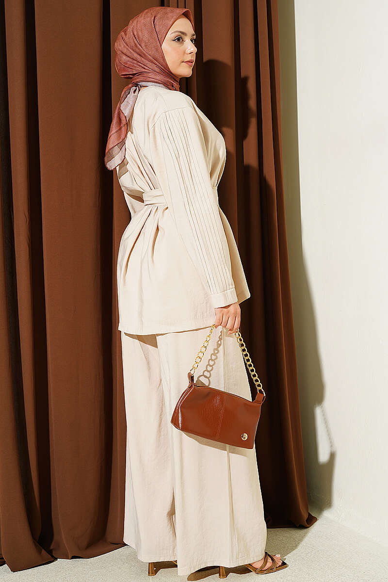 Two-Piece Set with Pleated Sleeves and Gold Buttons - Beige