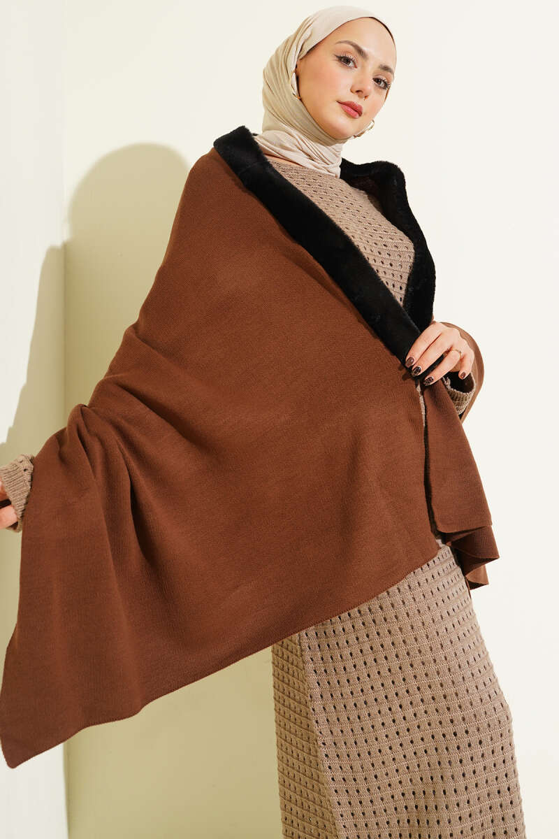 Shoulder Shawl with Faux Fur - Brown