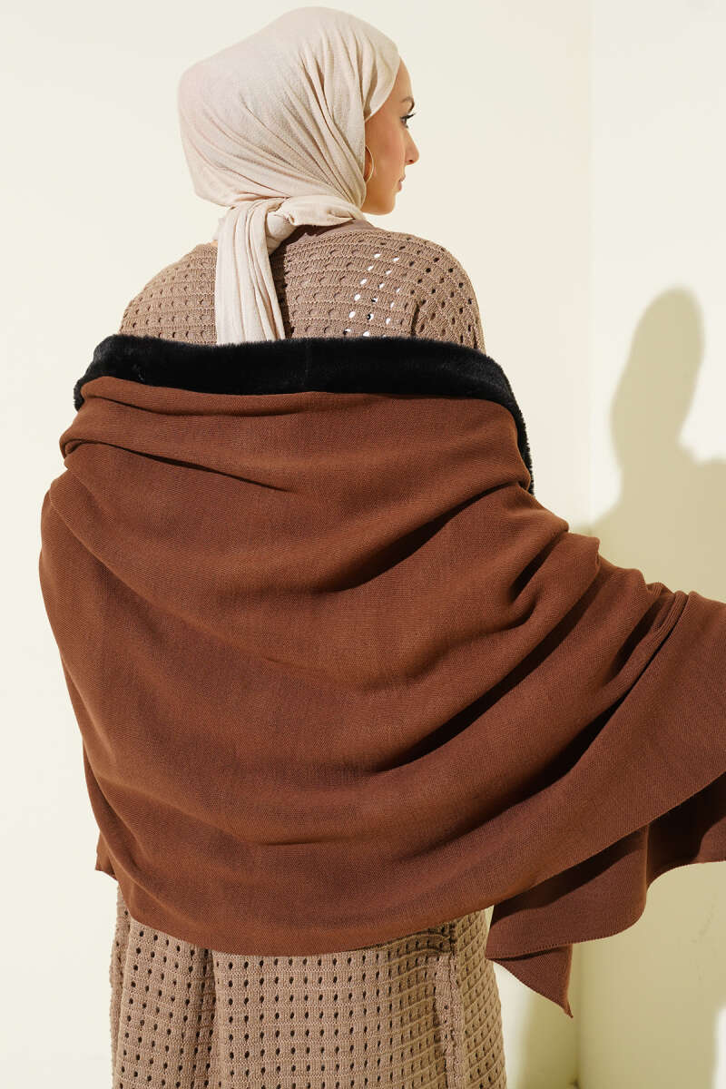Shoulder Shawl with Faux Fur - Brown