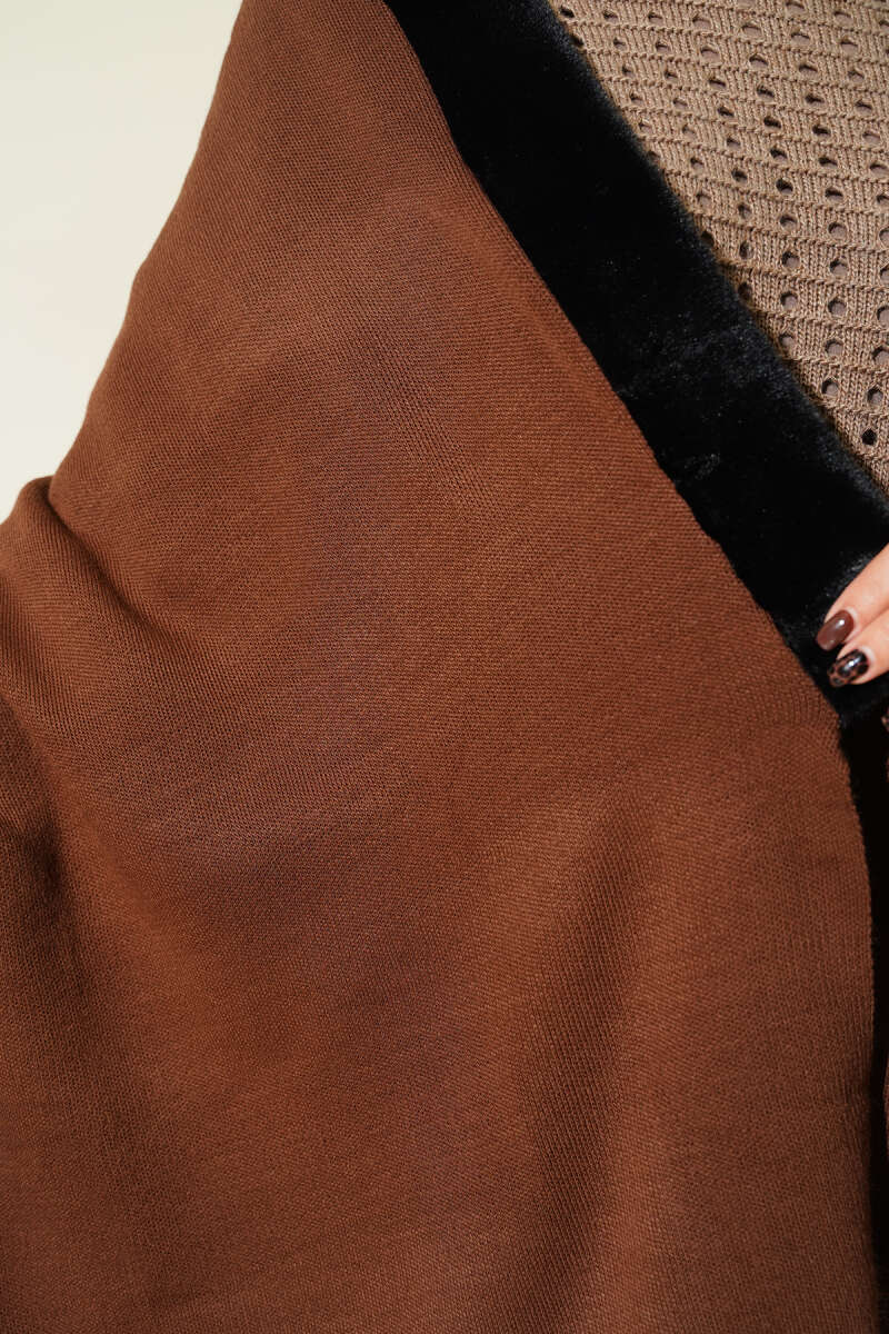 Shoulder Shawl with Faux Fur - Brown