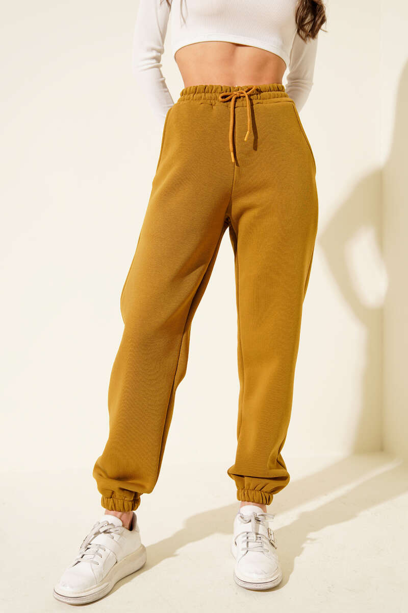 Three-Thread Jogger Pants - Olive