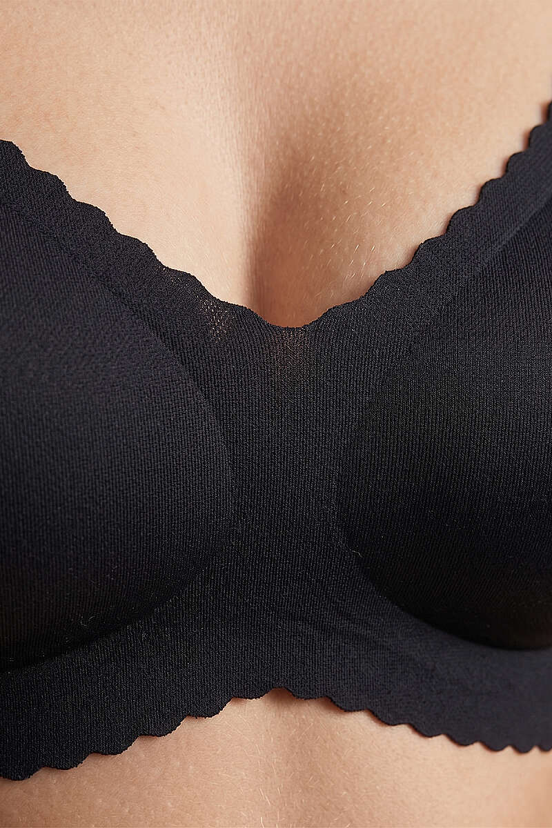 Laser-Cut Padded Wireless Bra - Black