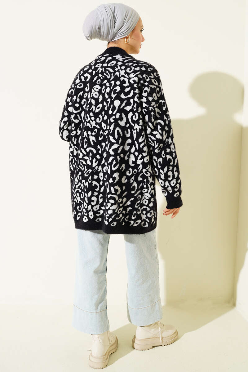 Fluffy Sweater with Leopard Detail - Black