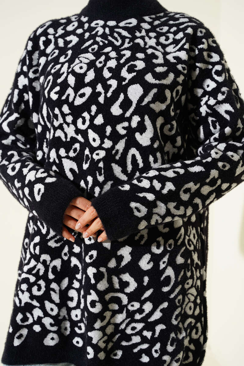 Fluffy Sweater with Leopard Detail - Black