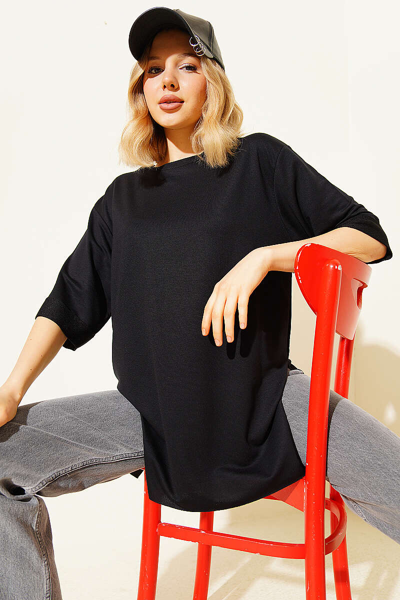 Loycha Double-Sleeve T-Shirt with Slits - Black