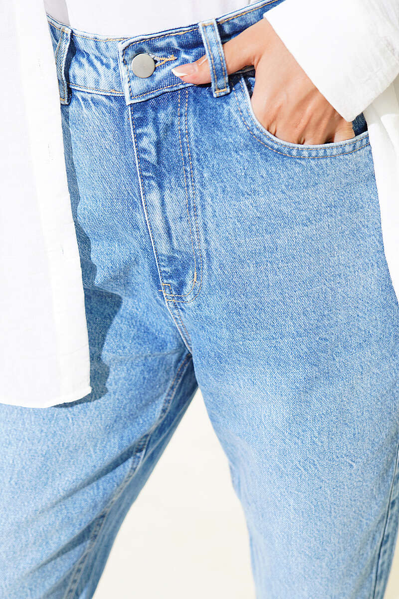 Mom Fit Jeans - Mid Blue