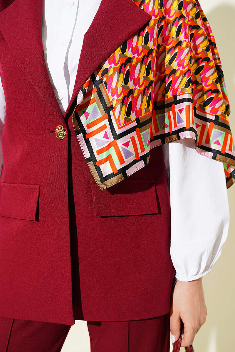 Vest Set with Epaulettes and Gold Buttons - Burgundy