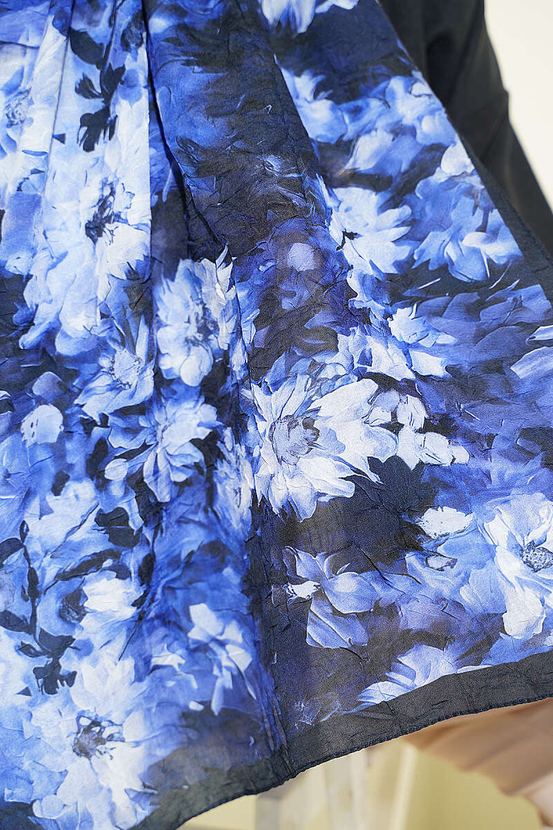 Daisy Print Bamboo Crinkle Shawl - Navy