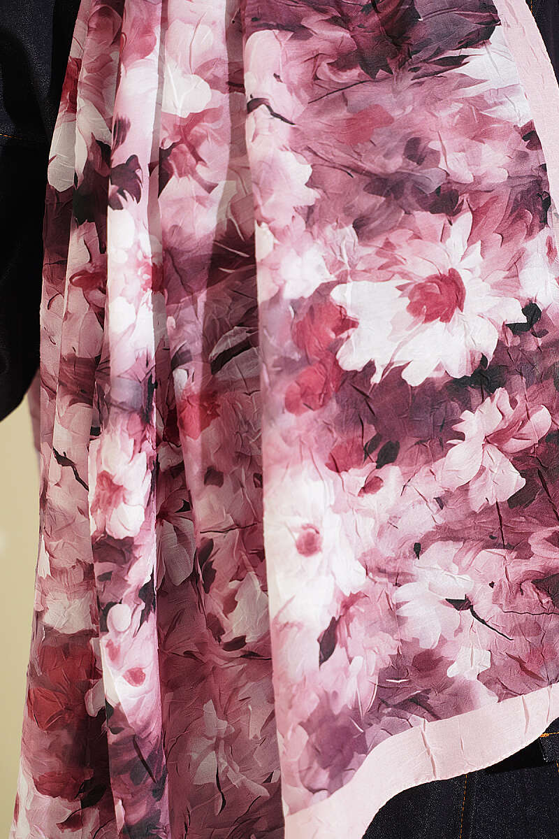 Daisy Print Bamboo Crinkle Shawl - Pink
