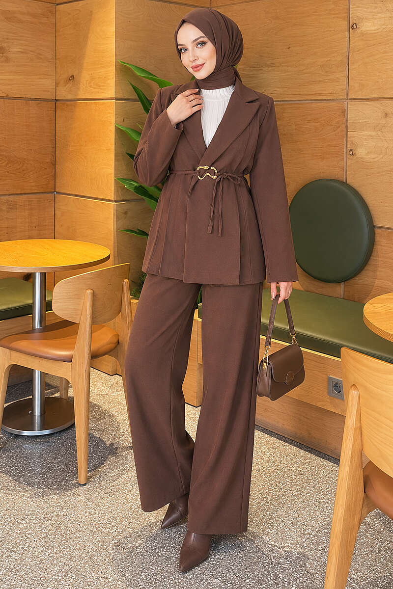 Two-Piece Set with Panelled Jacket - Brown
