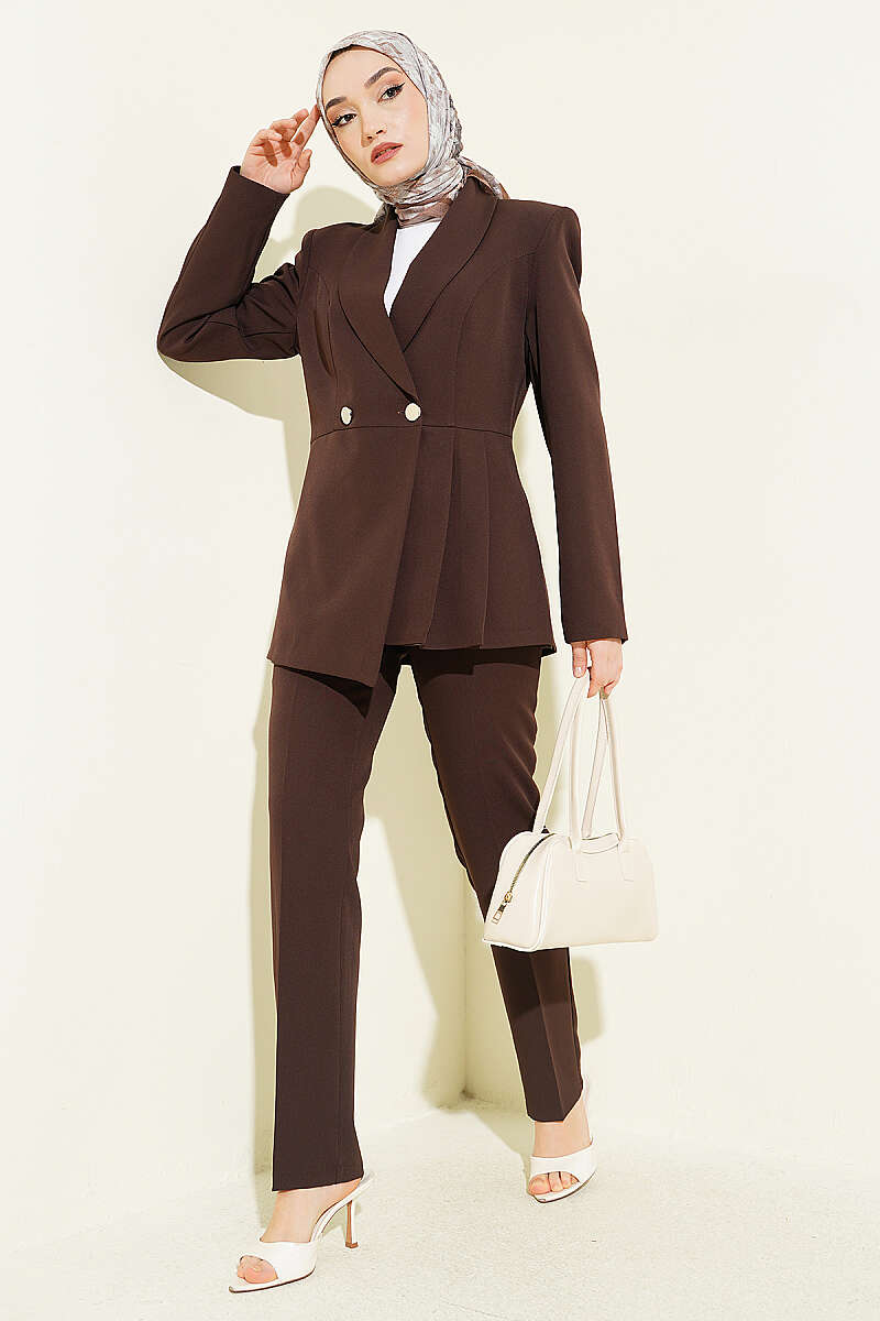 Two-Piece Set with Pleated Blazer - Brown