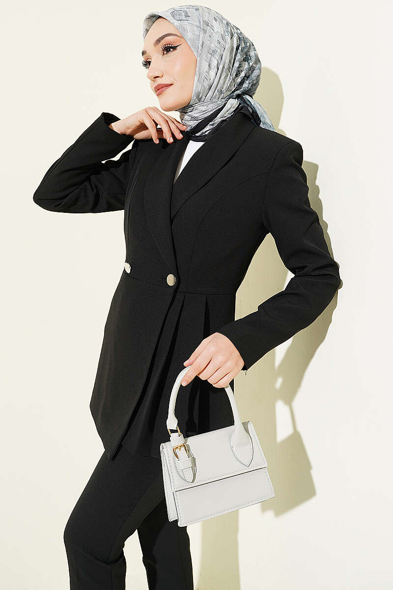 Two-Piece Set with Pleated Blazer - Black
