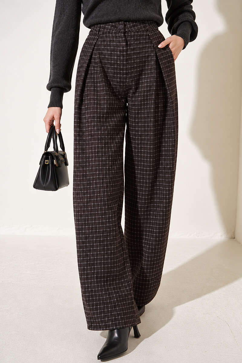 Pleated Plaid Trousers - Brown