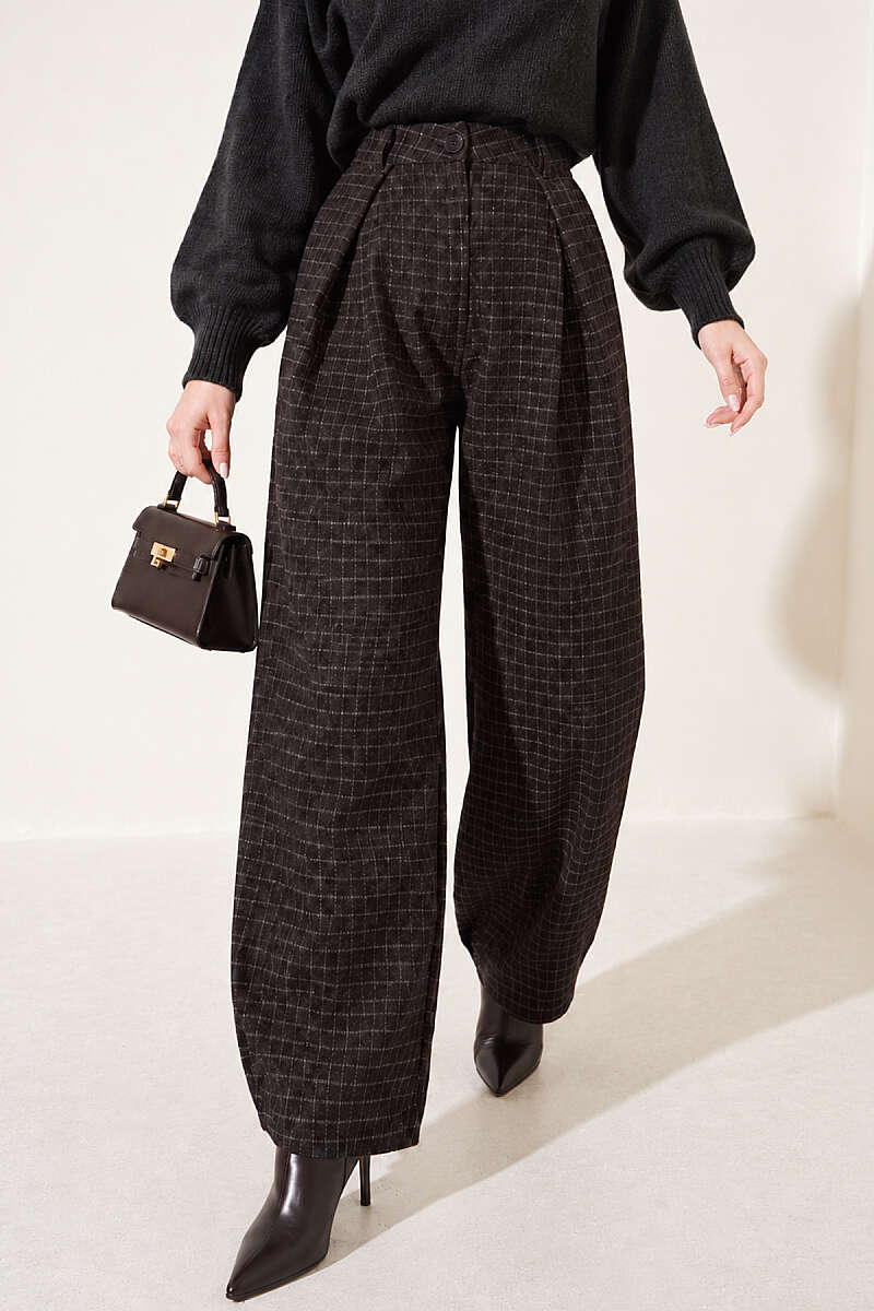 Pleated Plaid Trousers - Brown