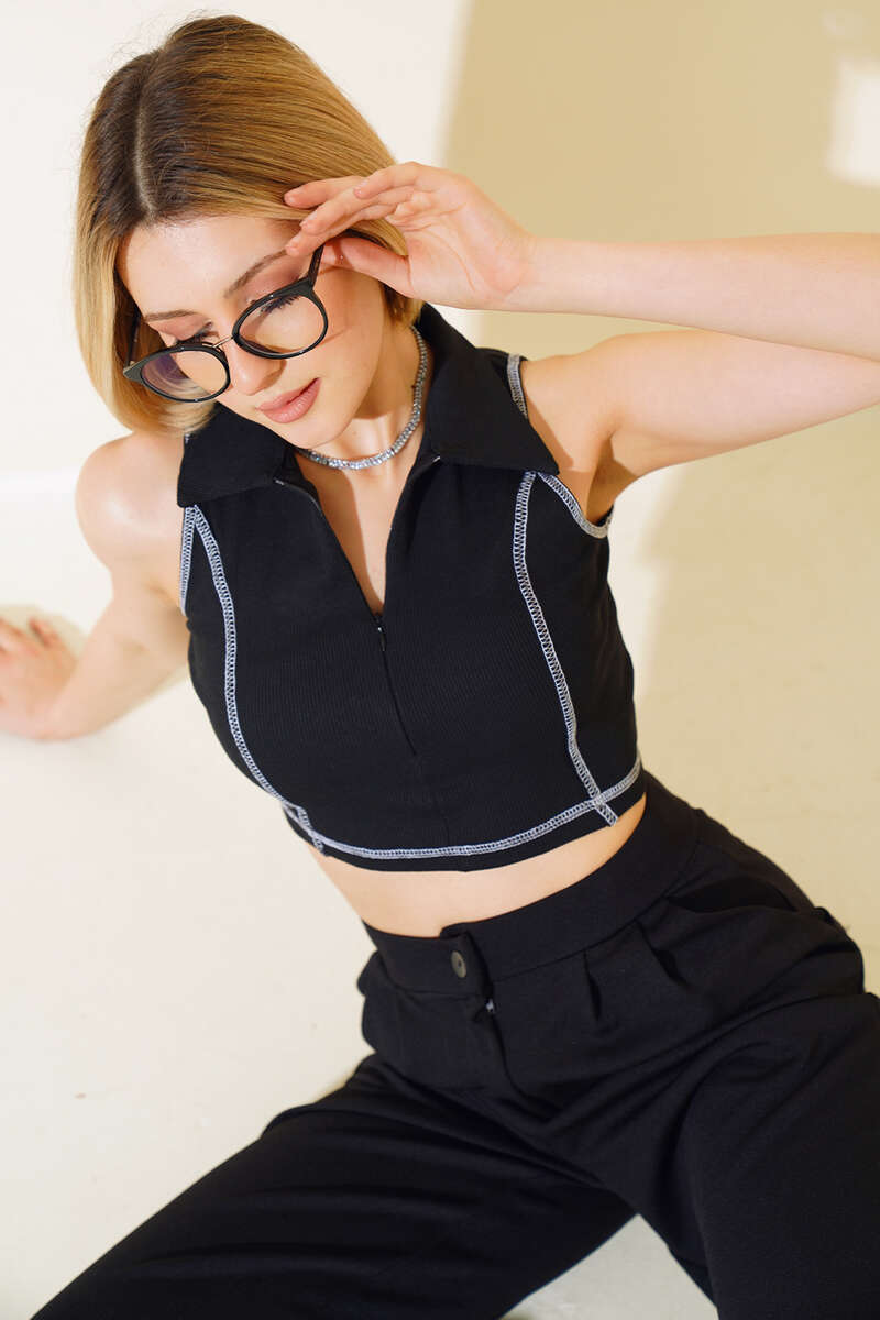 Polo-Collar Zip Crop Top - Black