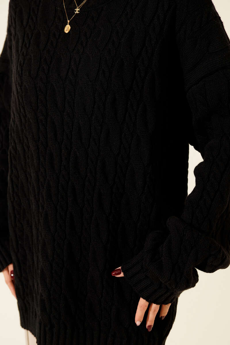 Loose Cable-Knit Sweater - Black