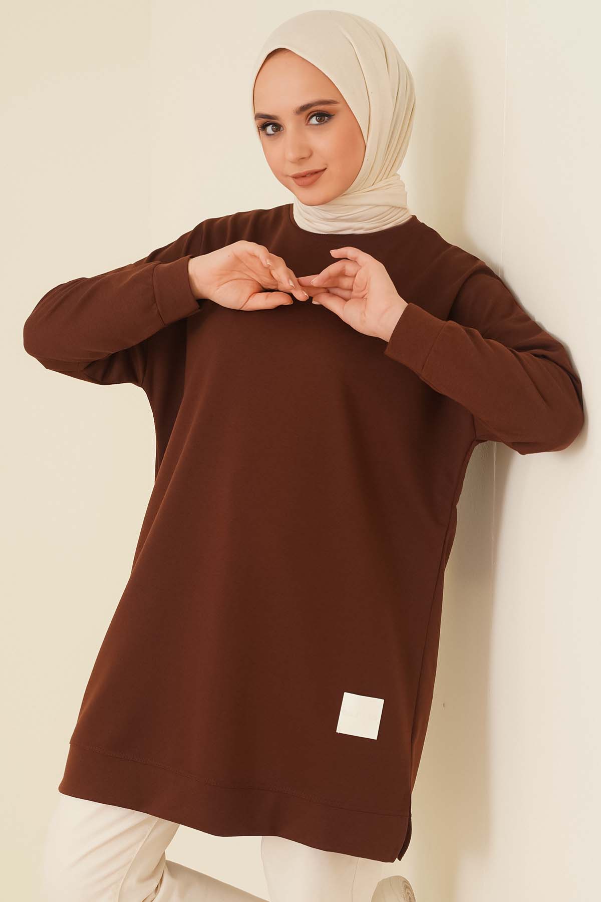 Loose Tunic with Emblem - Brown