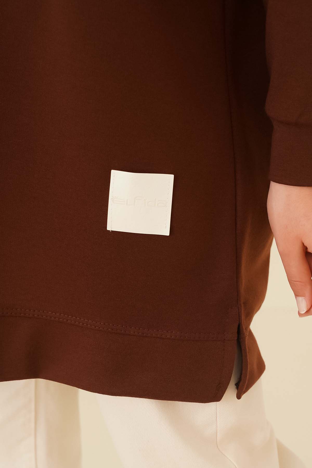 Loose Tunic with Emblem - Brown